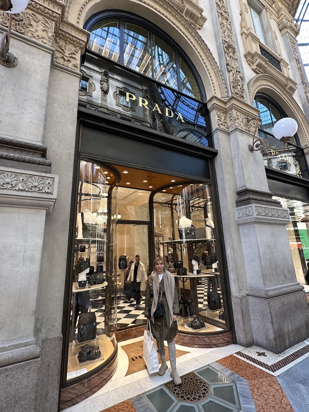 Prada Milano Galleria Donna